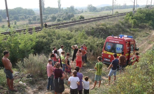 Accident tragic la calea ferată, lângă Paşcani: patru morţi într-o maşină lovită de rapidul Bucureşti- Botoşani
