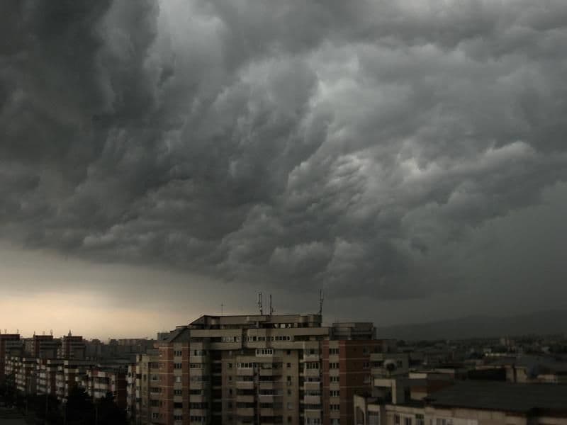 Avertizare imediată de furtună pentru Dorohoi și Botoșani