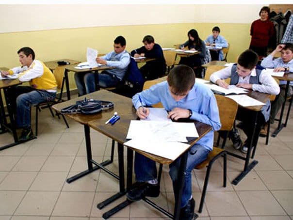 Evaluarea naţională a elevilor de clasa a VIII-a începe astăzi 