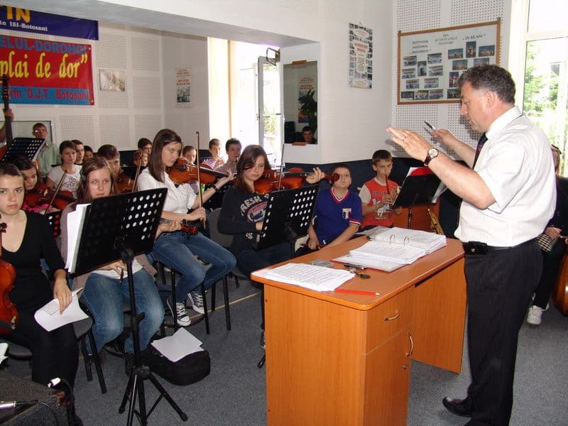 Repetițiile pentru Festivalul Naţional de muzică populară „Mugurelul” sunt în plină desfășurare