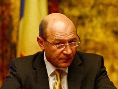 Băsescu se adresează luni Parlamentului. 