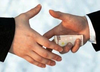 Te poţi autodenunţa, dacă ai dat şpagă pentru pensionare