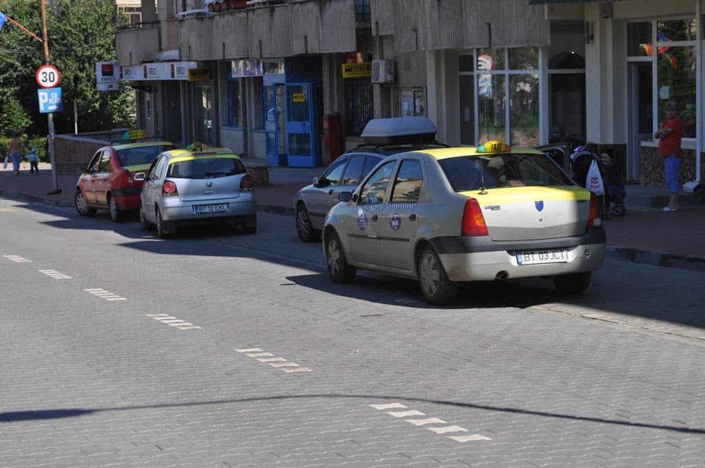 Taximetriștii de pe bulevardul Victoriei sunt nemulțumiți - VIDEO