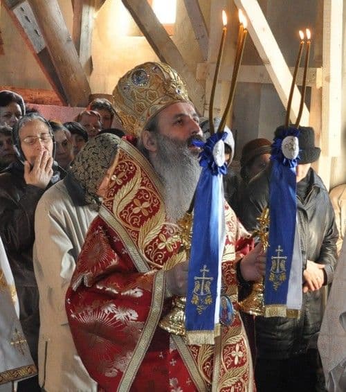Dorohoi | Mitropolitul Teofan sfinţeşte, duminică, Biserica Sfinţii Constantin şi Elena