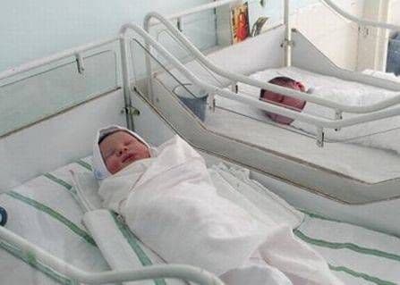 Spania: Sute de copii furaţi şi vânduţi de călugăriţe din maternităţi
