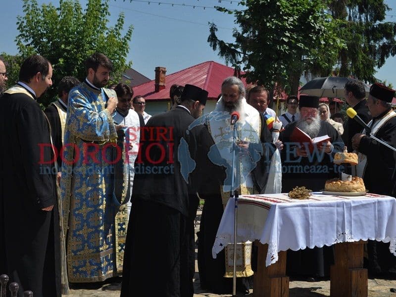 Sfințire Troiță | Mitropolitul Moldovei  şi Bucovinei: „Solidaritatea românească a fost exemplară!” - FOTO