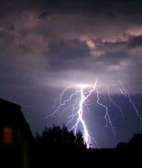 Avertizare meteo pentru toata tara: COD GALBEN DE PLOI SI VIJELII