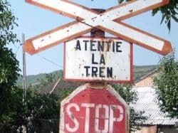  A încurcat pedalele și a produs un accident feroviar 