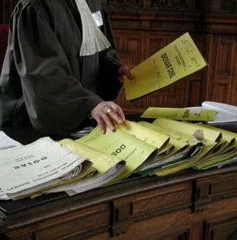 Dosar penal pentru trafic de ţigări cu repetiţie