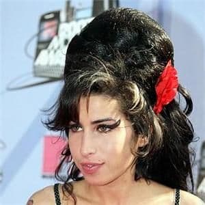 Amy Winehouse avea inima frântă. Mama sa a ştiut cu 24 de ore înainte că va muri
