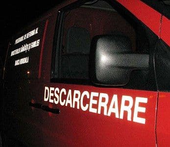 Victimă a unui accident rutier, descarcerată de pompieri