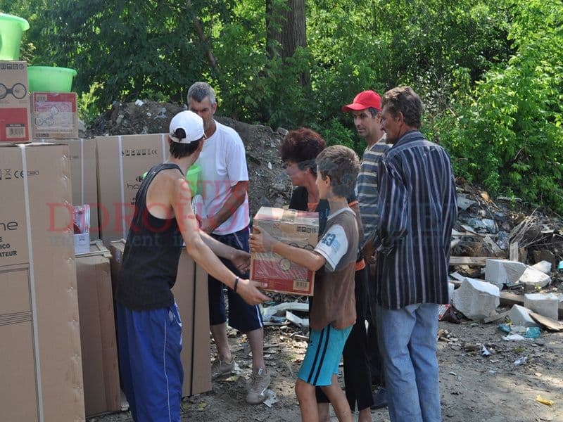 „Habitat for Humanity” ajută 30 de familii din Dorohoi - VIDEO/FOTO