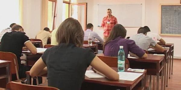 Examen la frontieră, întârziat de lipsa candidaţilor