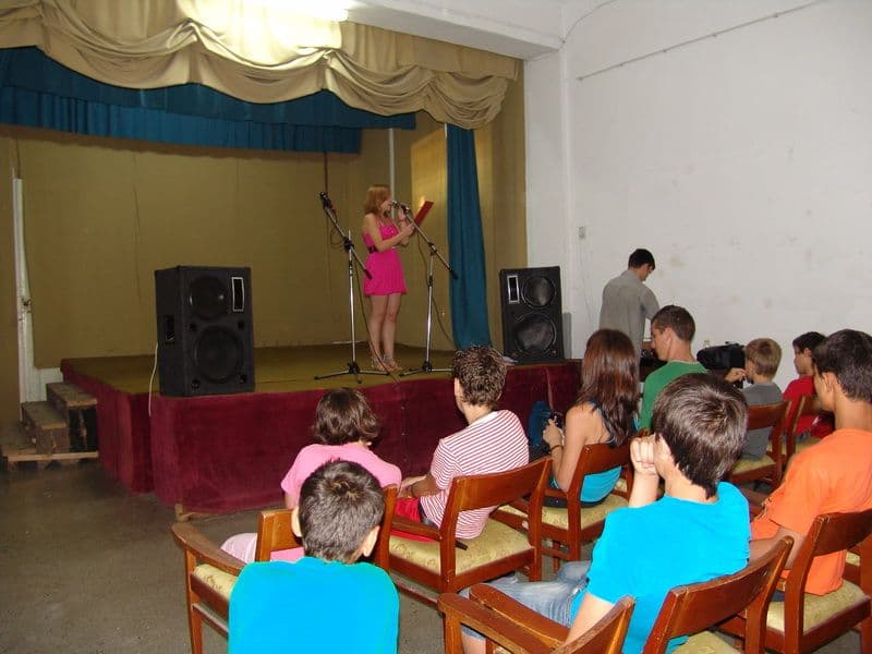 Spectacol pentru copii la Casa de Cultura Dorohoi - FOTO