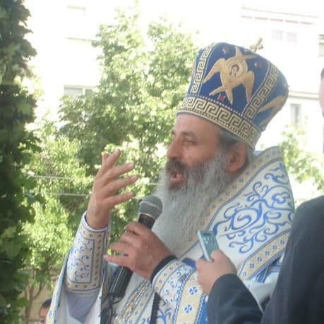 ÎPS Teofan a sfinţit Biserica „Ziua Crucii” din Botoşani 