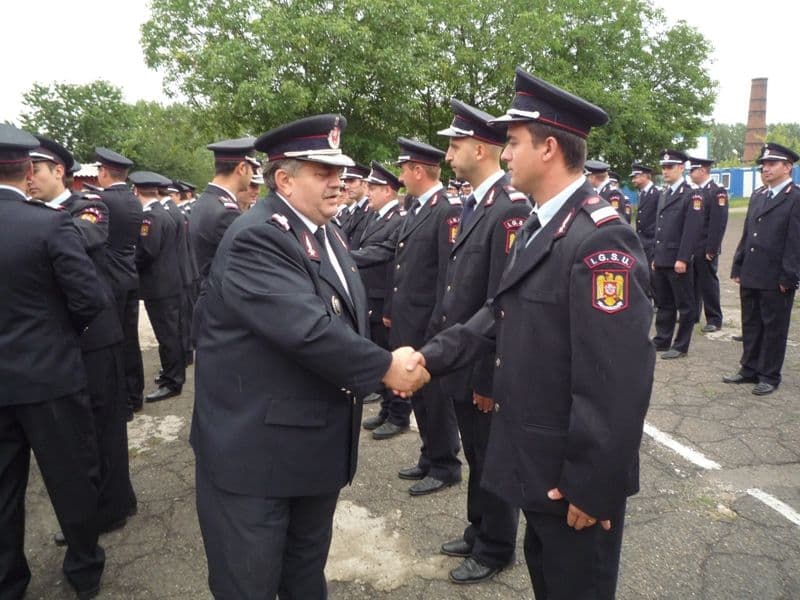 113 pompieri avansaţi în grad