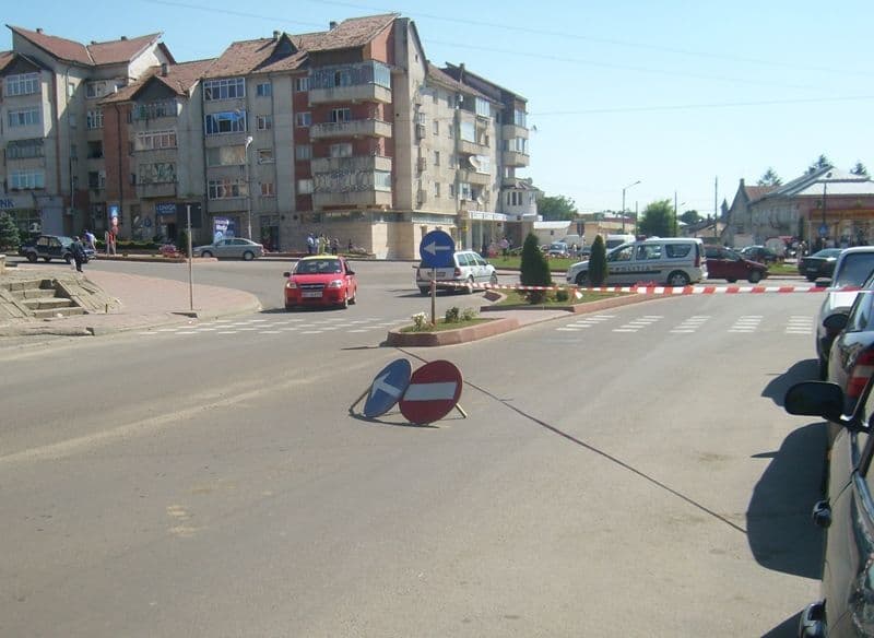 Se asfaltează sensul giratoriu din Municipiul Dorohoi