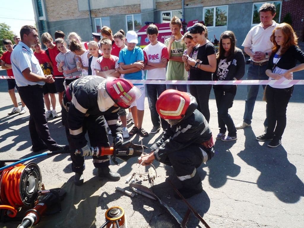 Şcoala de vară în situaţii de urgenţă şi-a deschis porţile
