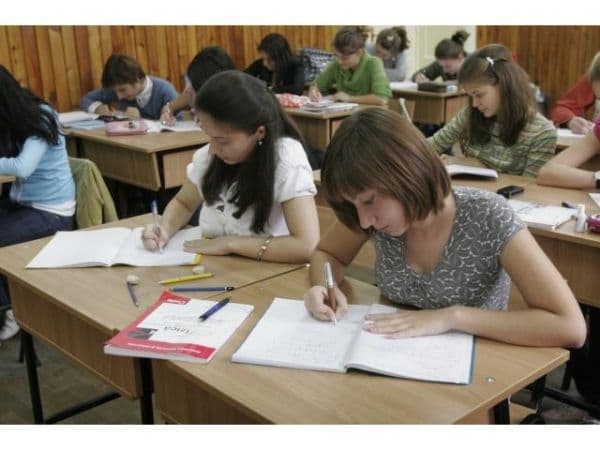 Cadrele pensionare revin din toamnă la catedră