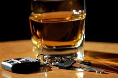 S-a urcat băut la volan şi a produs un accident