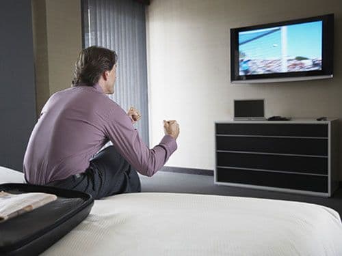Sase ore pe zi in fata televizorului scurteaza viata unei persoane cu cinci ani