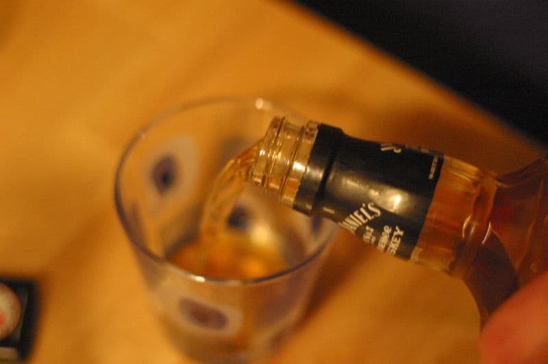 Ai mai mult de 40 litri alcool in casa? La inchisoare!