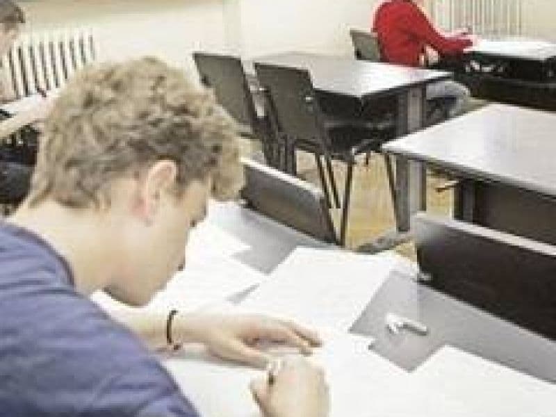 Bac 2011: Elevii au suţinut proba obligatorie a profilului