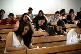 Universităţile îi scutesc de taxe pe copiii şomerilor sau ai pensionarilor 