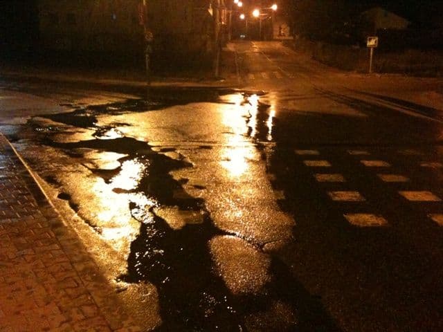 Dorohoi: Canalizarea înfundată dă dureri de cap locatarilor