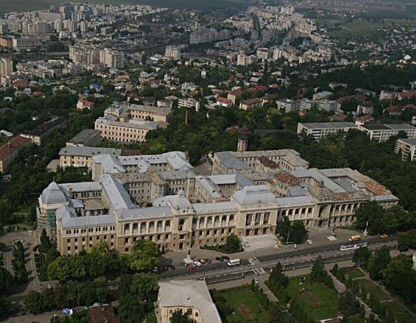 Structura anului universitar la Universitatea Alexandru Ioan Cuza