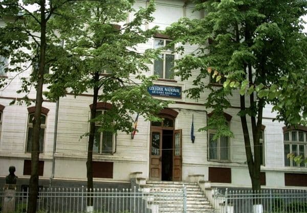 Corpul secundar al Colegiului Național Grigore Ghica se mută într-un local nou