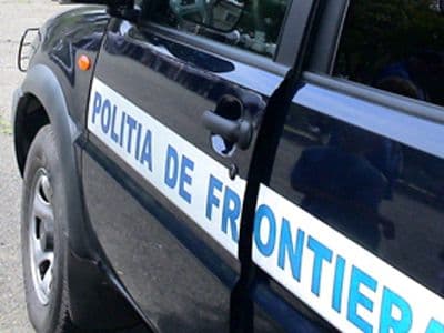 Prinşi cu ţigări ascunse în componentele maşinii