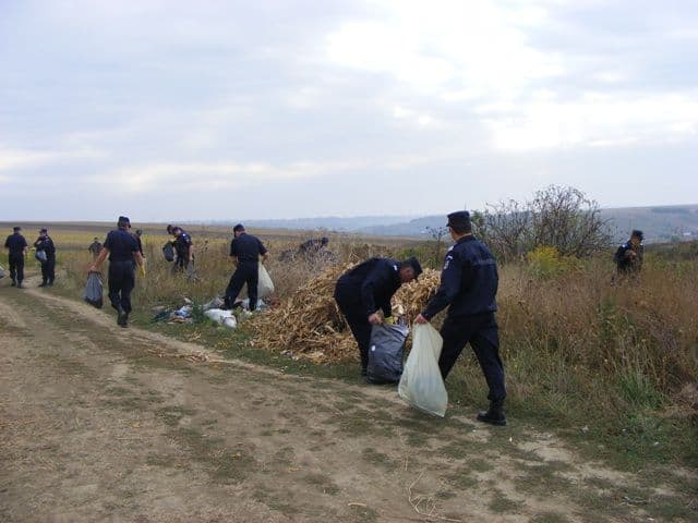 Jandarmii voluntari la „Let’s Do It Romania!”