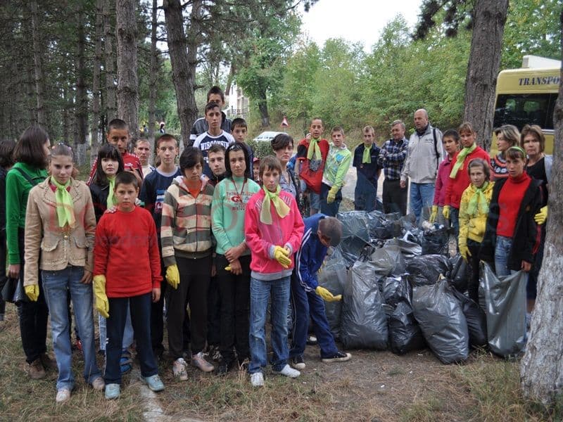 Școala de Arte și Meserii Ion Pilat (VIDEO): Elevii s-au implicat în campania Let’s do it Romania!