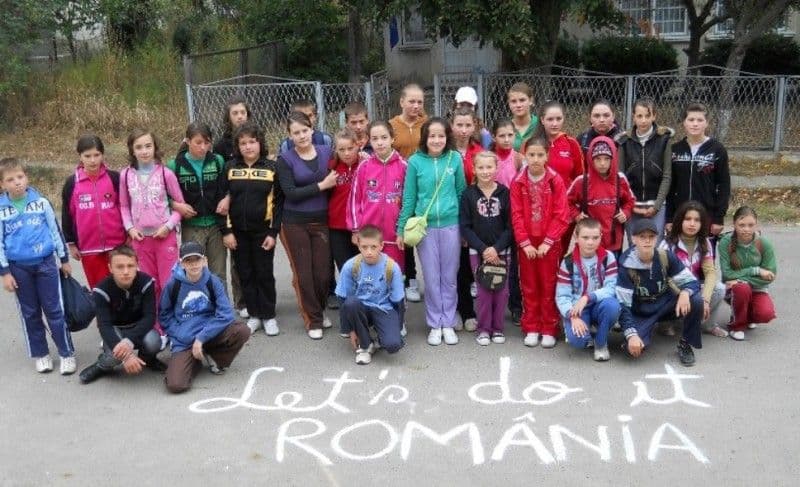 Elevii școlii generale Cristineşti s-au alăturat voluntarilor - “Let’ s Do It, Romania!”