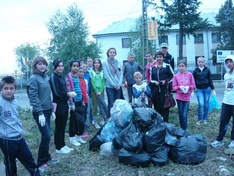 România este curată și datorită elevilor de la Școala nr.2 „Ștefan cel Mare”