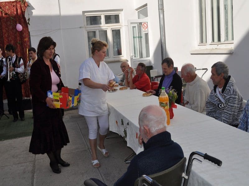 Căminul de bătrâni Dorohoi a sărbătorit Ziua Internațională a Persoanelor Vârstnice - VIDEO