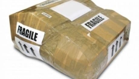 Ţeapă la cumpărăturile pe internet: a comandat un telefon mobil, a primit o piatră
