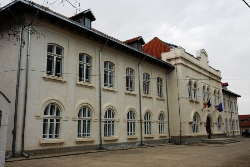 Încă o iarnă în frig pentru elevii de la Liceul din Șendriceni!