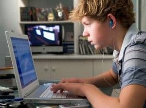 Interzis: Ce informaţii nu trebuie să dezvălui pe Facebook