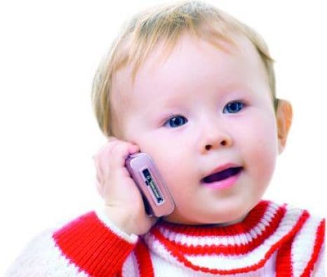 Radiaţiile telefonului mobil afectează de două ori mai mult sănătatea copiilor