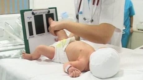 Tehnica amprentării la naştere a ajuns şi în România