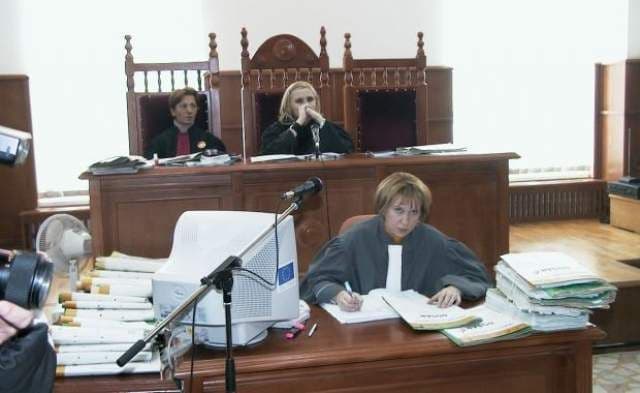 Instanțele din Botoșani au nevoie de grefieri 