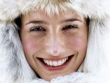 Cum să vă protejaţi părul şi pielea de frig