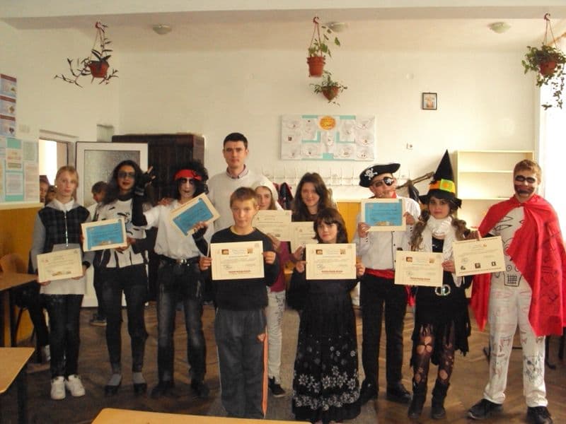 Carnaval de Hallowen la Şcoala cu clasele I-VIII „Dimitrie Pompeiu” Broscăuţi
