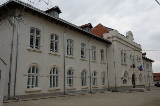 Pentru cei bine intenţionaţi şi pentru cei „TARI DE CAP” cu putere limitată de analiză şi înţelegere
