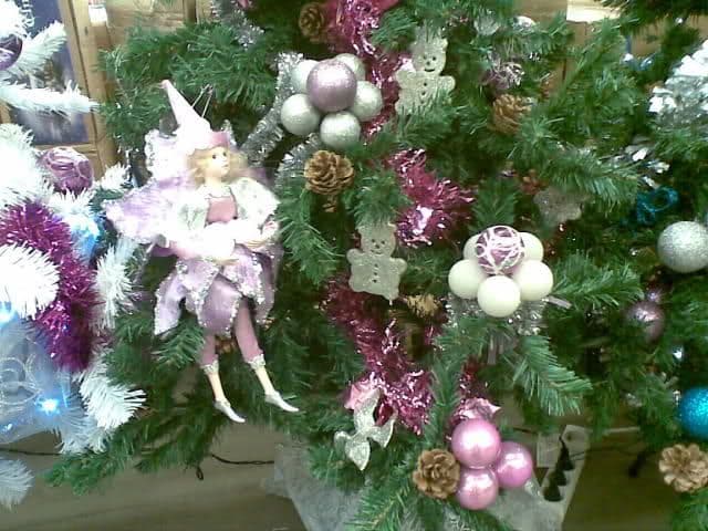 Bradul violet de Crăciun, tendinţa acestei ierni