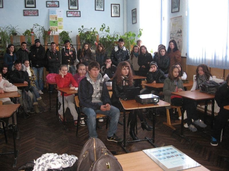 Liceul Teoretic „Anastasie Başotă” Pomîrla: Pro ATITUDINE - Spune STOP discriminării!  