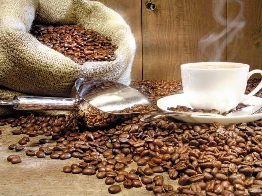 Cafeaua, otrava de dimineaţă care costă doar un leu