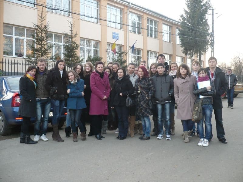 Colegiul Național „Grigore Ghica”: Proiect de voluntariat „Sprijin la bătrâneţe”